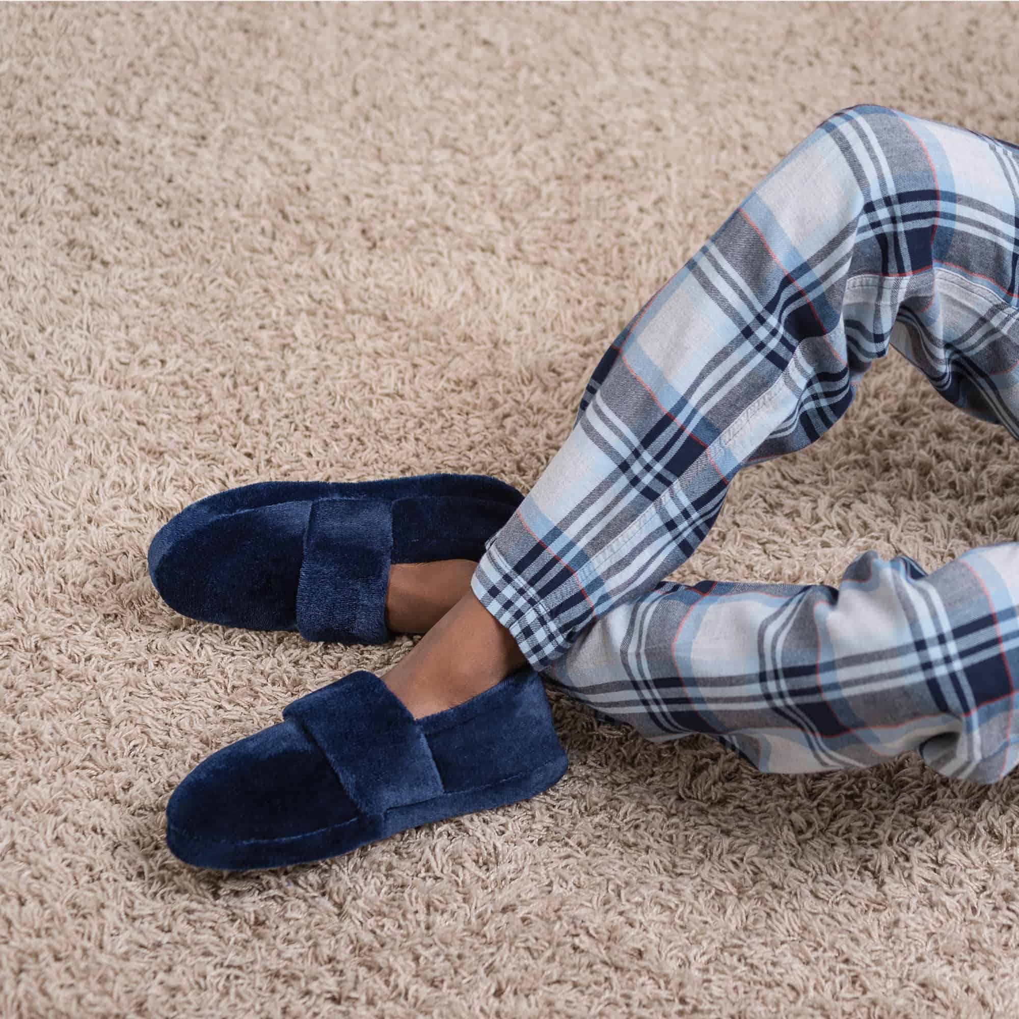 SnugToes Funmi Plush Heated Slippers - RaynaudsDisease.com